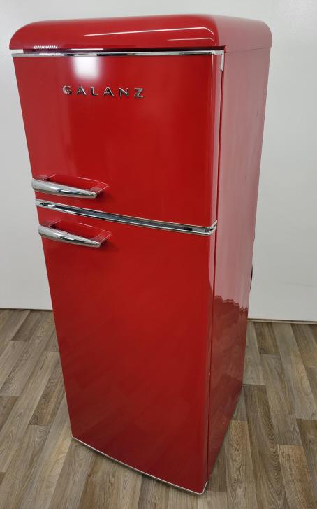 Retro Galanz Mini Fridge (1 of 7)
