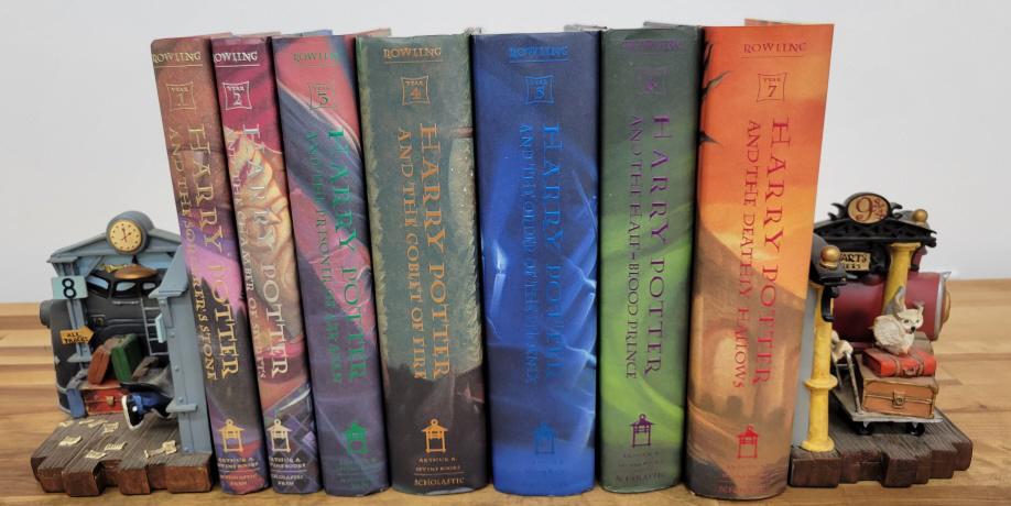7 Volume Set of Hard Cover Harry Potter Books (1 of 6)