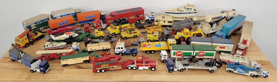 Large Lot of Matchbox Tractor Trailers (1 of 8)