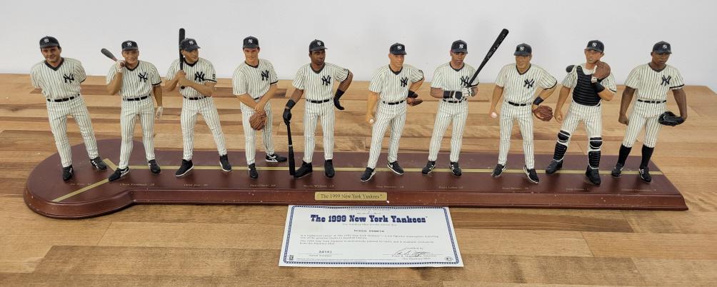 Danybury Mint - 1999 New York Yankees Oversize Statue (1 of 11)