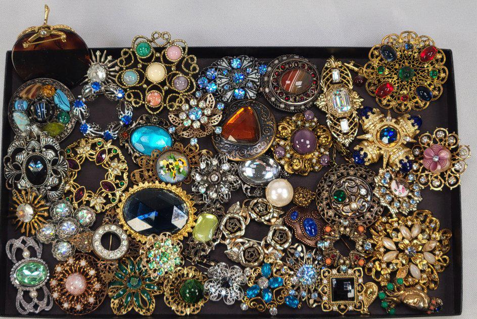 Estate Lot of Costume Jewelry Pins & Brooches - 2 (1 of 8)