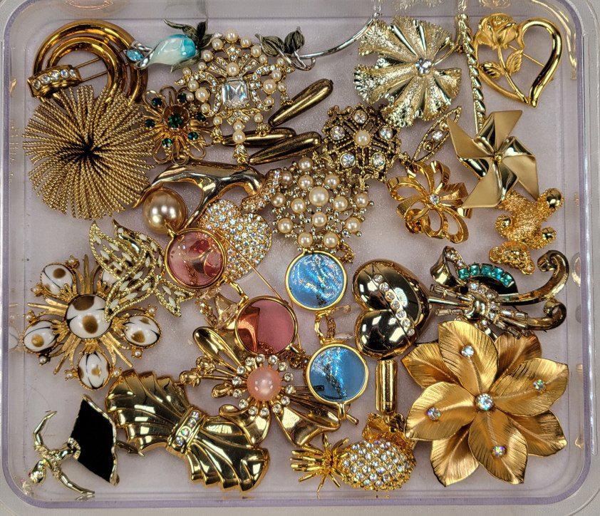 Estate Lot of Costume Jewelry Pins & Brooches - 14 (1 of 8)