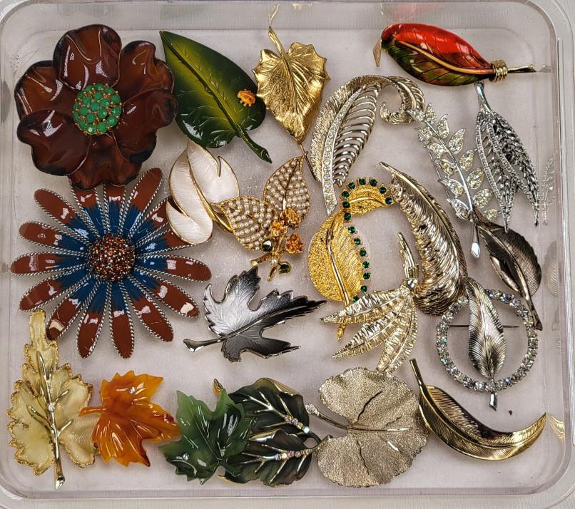 Estate Lot of Costume Jewelry Pins & Brooches - 19 (1 of 7)