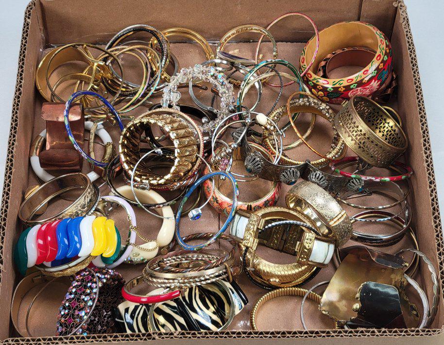 Large Bag of UNSORTED Estate Costume Jewelry - Lot 5 (1 of 16)
