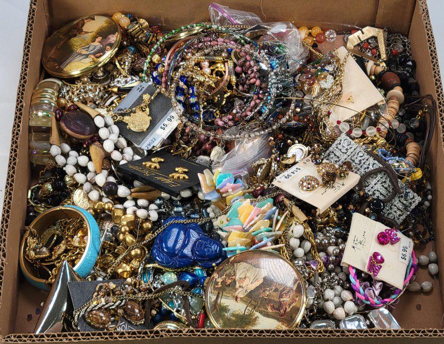 Large Bag of UNSORTED Estate Costume Jewelry - Lot 7 (1 of 7)