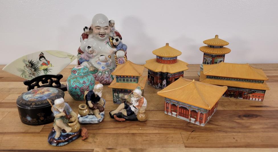 Estate Lot of Oriental Porcelain (1 of 16)