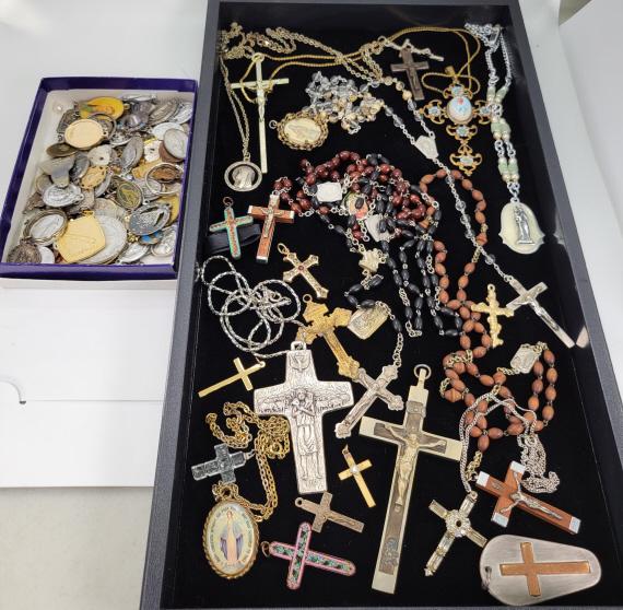 Estate Lot of Assorted Religious Jewelry Pieces (1 of 5)