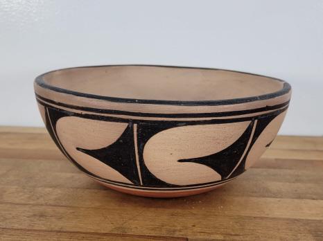 Hilda Coriz Santo Domingo Pueblo Pottery Bowl (1 of 5)