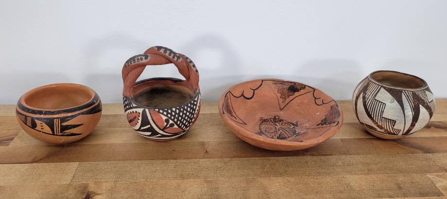4pc Lot of Native American Pottery Vessels (1 of 8)