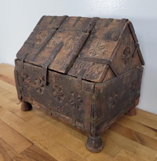 Early Antique Spanish Colonial Carved Wood Box (1 of 10)