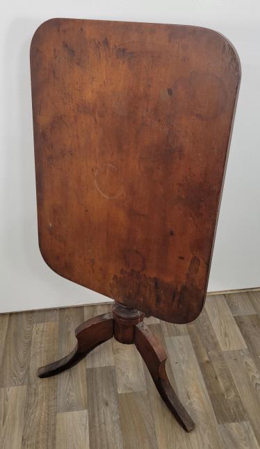 18th C. Tilt Top Tea Table (1 of 13)