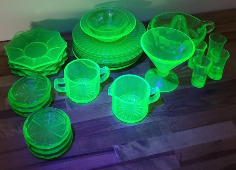 29pc Lot of Antique Vaseline / Uranium Glass (1 of 20)
