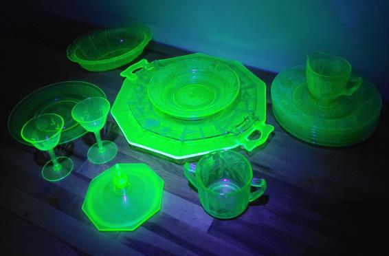 16pc Lot of Antique Vaseline / Uranium Glass (1 of 20)