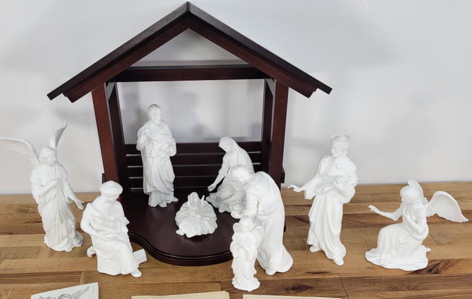 Lenox Porcelain 10 pc Nativity Set And Creche (1 of 20)