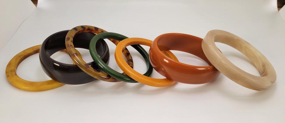 7pc. Estate Lot of Vintage & Bakelite Bracelets (1 of 8)