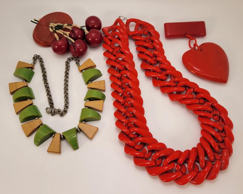 Grouping of Funky Vintage Jewelry (1 of 11)