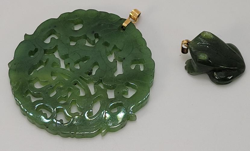 Vintage Green Jade & Gold Necklace Pendants (1 of 11)