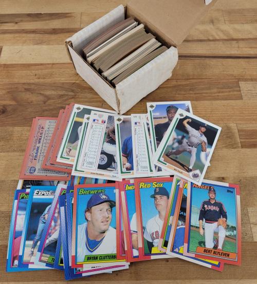 Small Estate Lot of Vintage Baseball Cards (1 of 13)