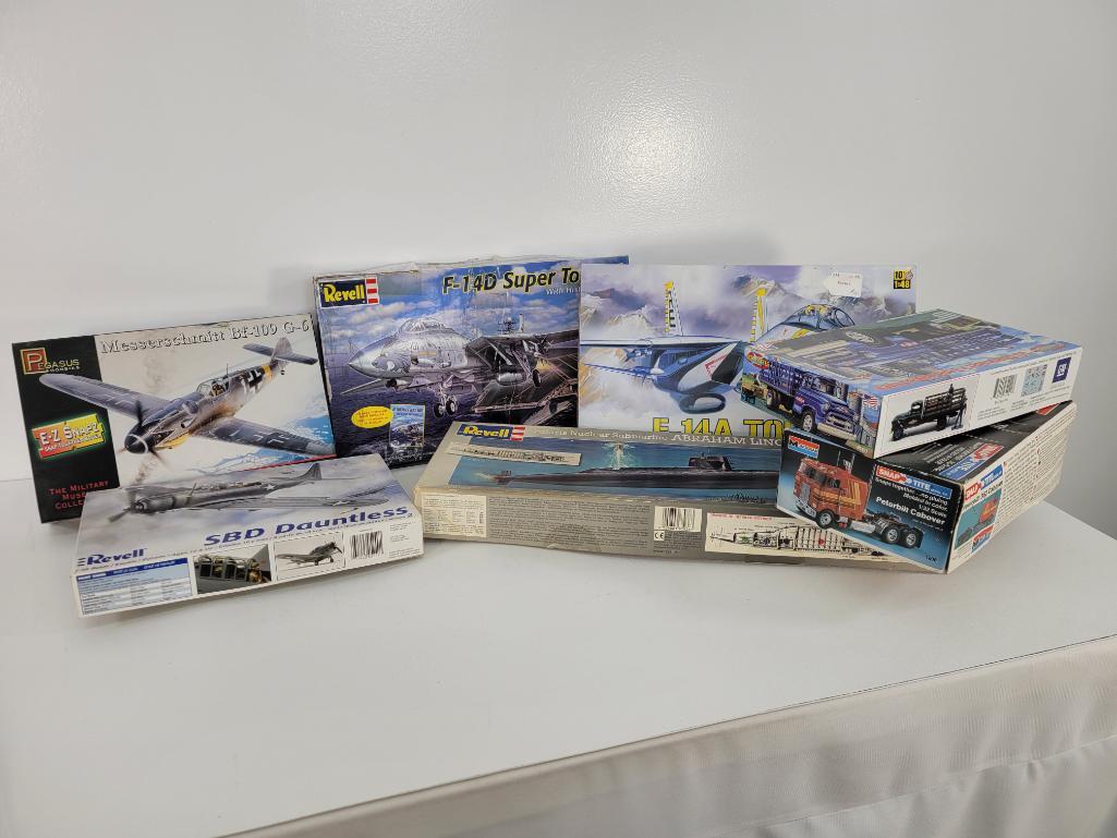 Vintage Model Kits Estate Collection -Lot #1 (5pc) (1 of 6)