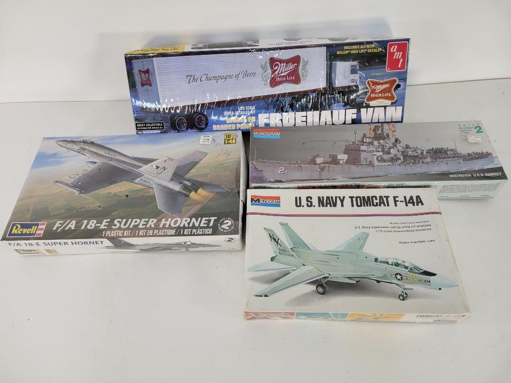 4pc Vintage Model Kits Estate Collection -Lot #18 (1 of 4)