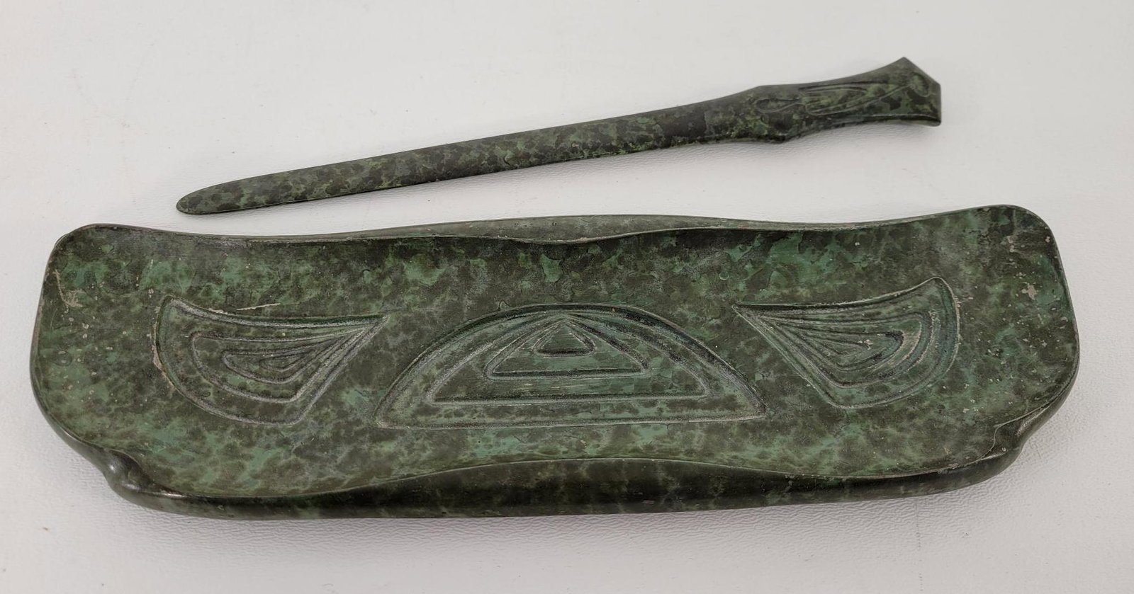 Bradley & Hubbard Art Nouveau Pen Tray: Description: This lot includes an original late 19th century bronze pen tray & letter opener made by Bradley & Hubbard as indicated by their mark on the bottom. Casting number 3185 Condition: Expected