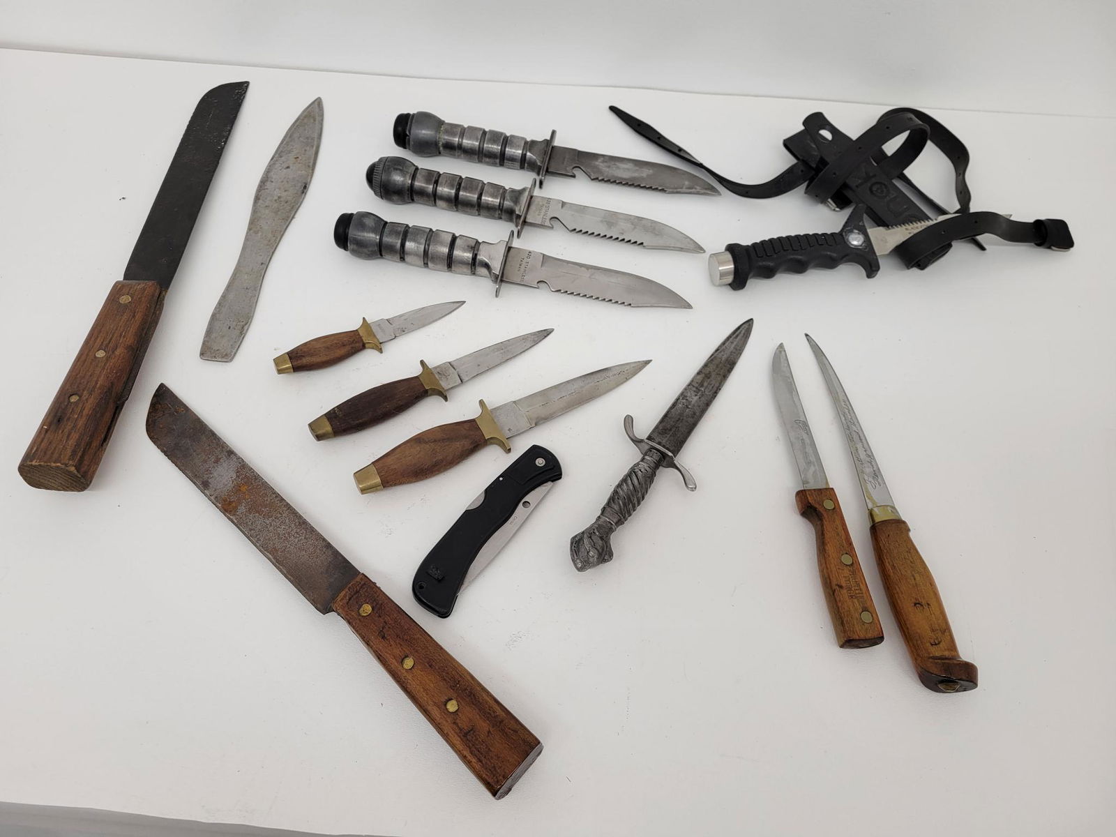 Assorted Lot of Knifes (1 of 7)