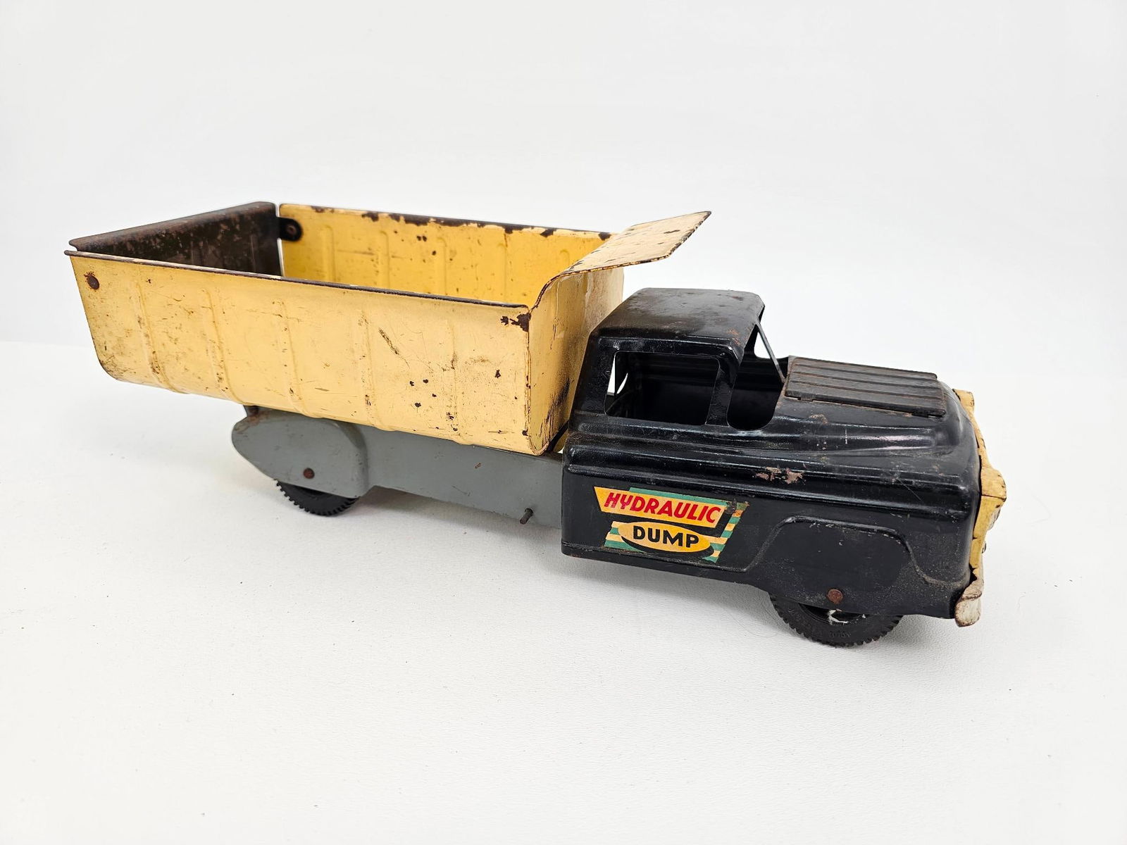 Marx Pressed Steel Hydraulic Dump Truck (1 of 7)