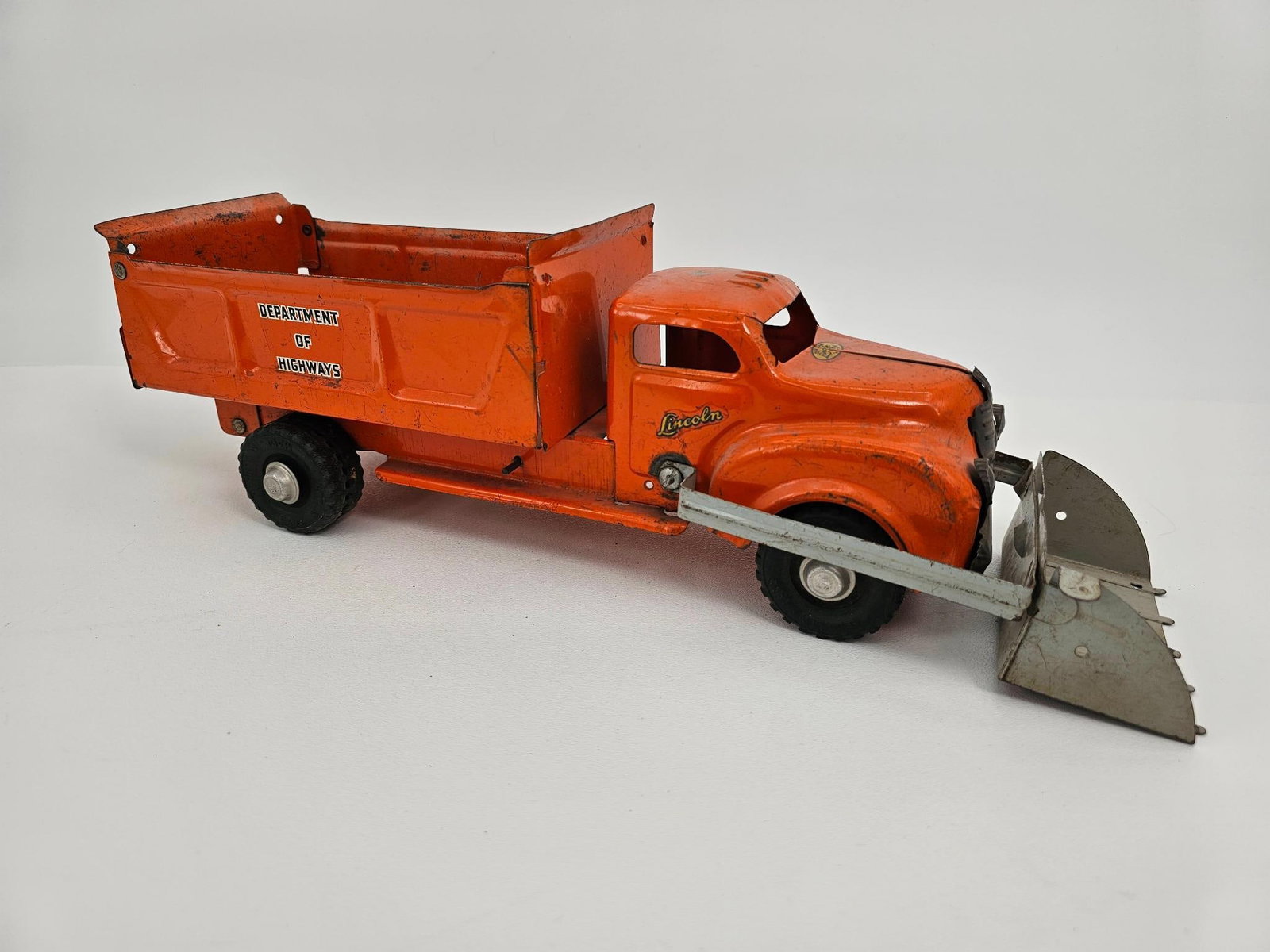 Lincoln Toys Pressed Steel Dept of Highways Truck (1 of 8)