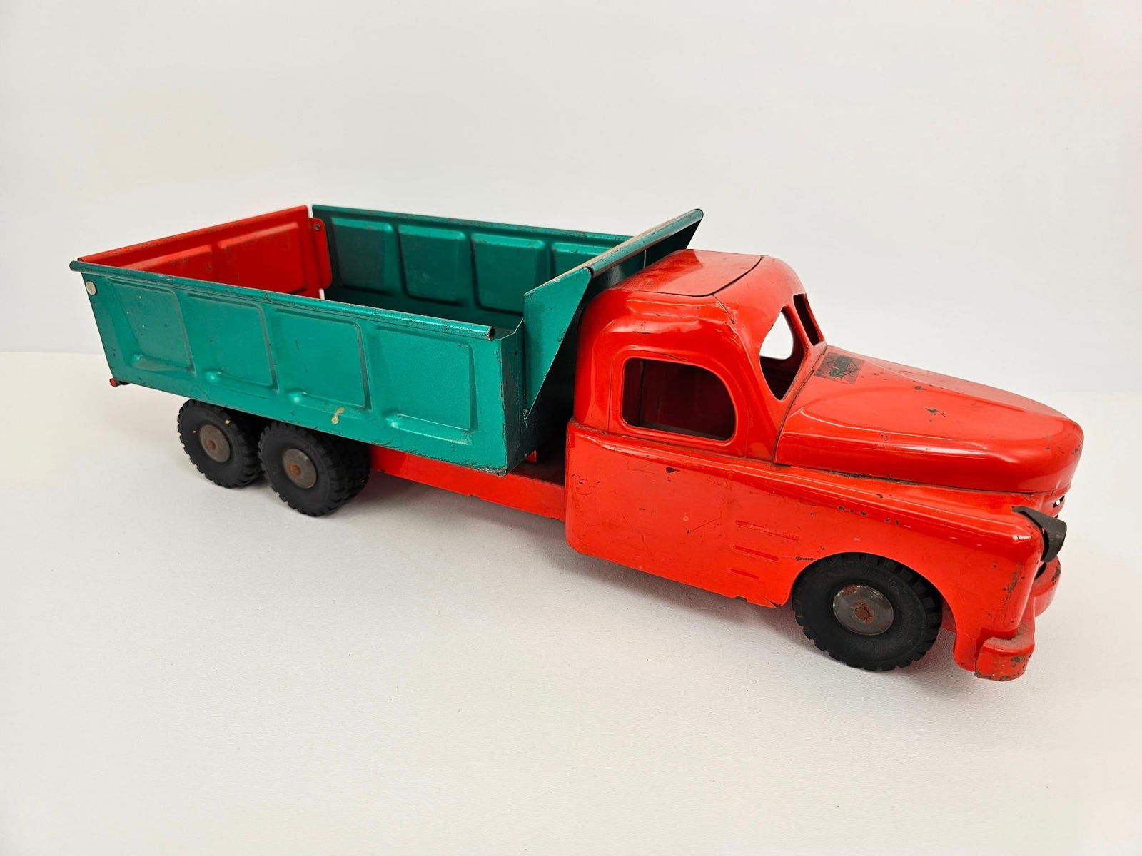 Structo Pressed Steel Hydraulic Dump Truck (1 of 8)
