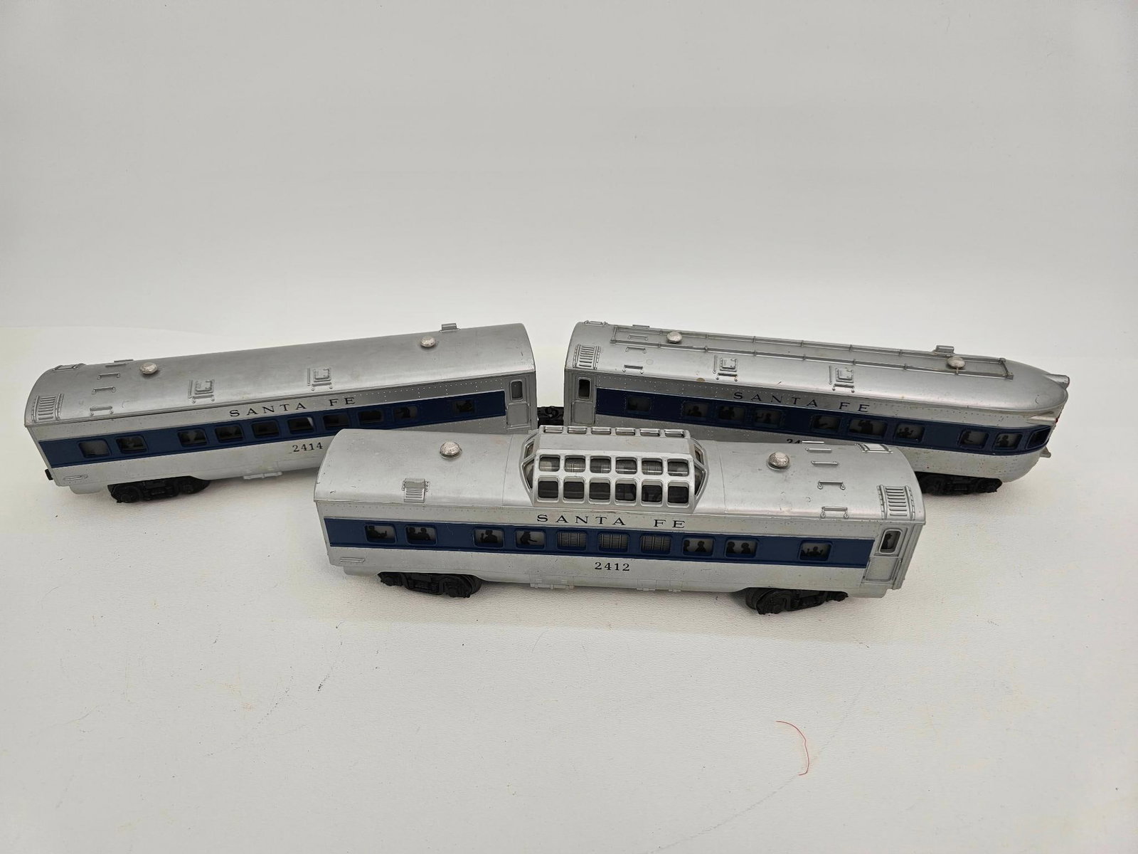 (3) Three "O" Gauge Lionel Passenger Cars (1 of 8)