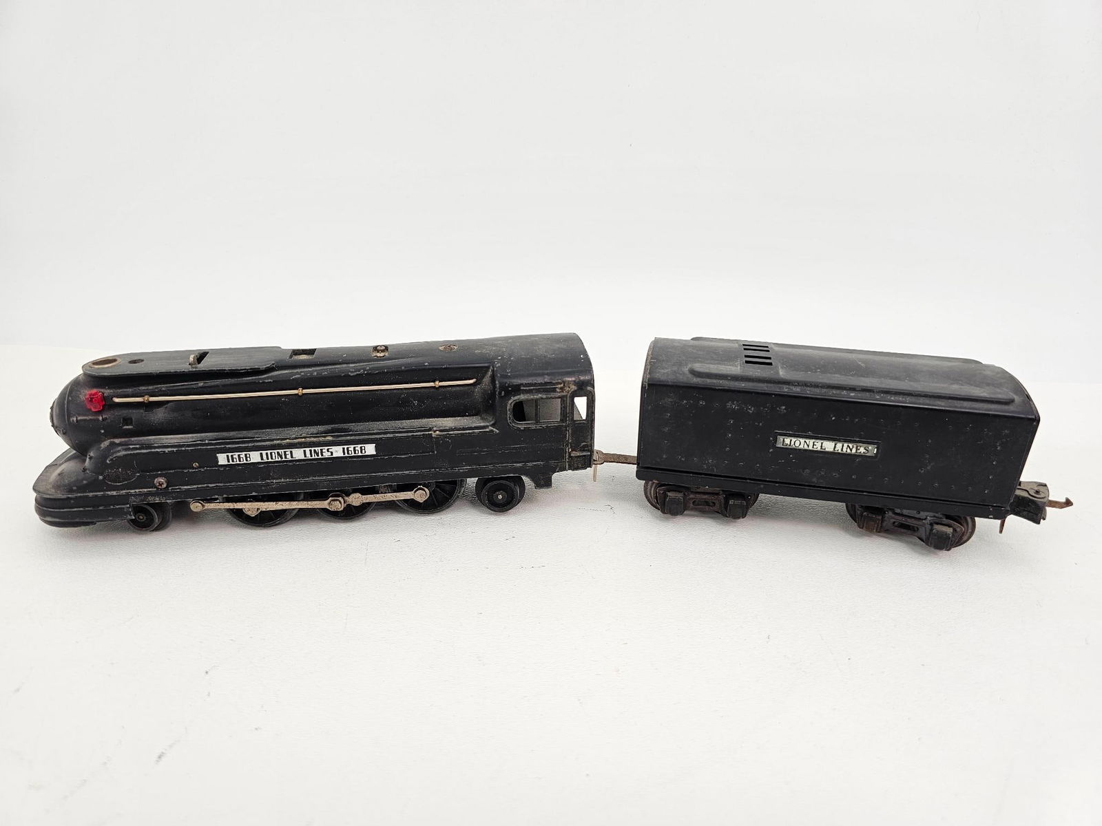 Lionel Lines "O" Gauge Pre-War Torpedo Locomotive (1 of 9)