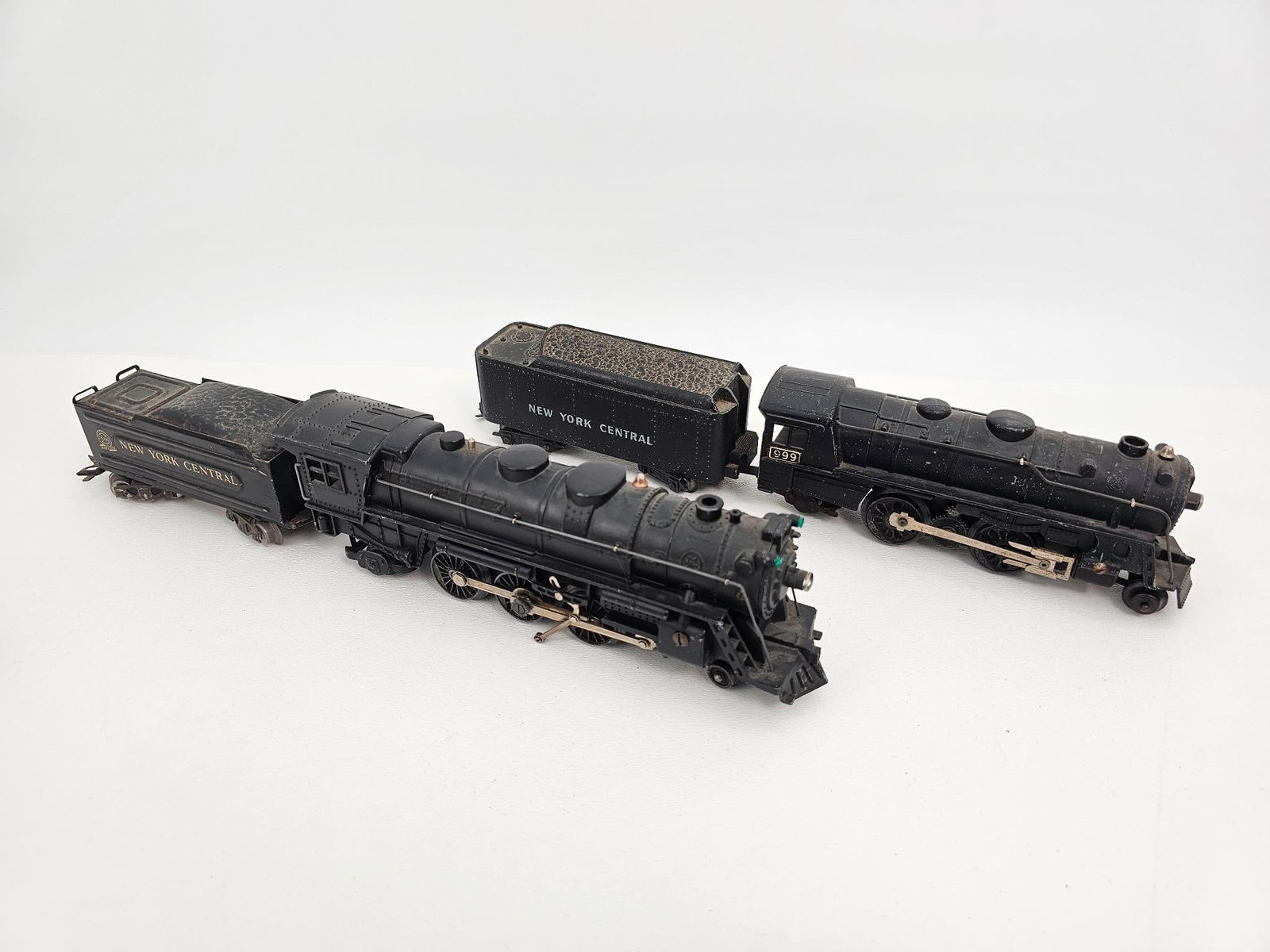 (2) Two Lionel "O" Gauge Train Engines (1 of 9)