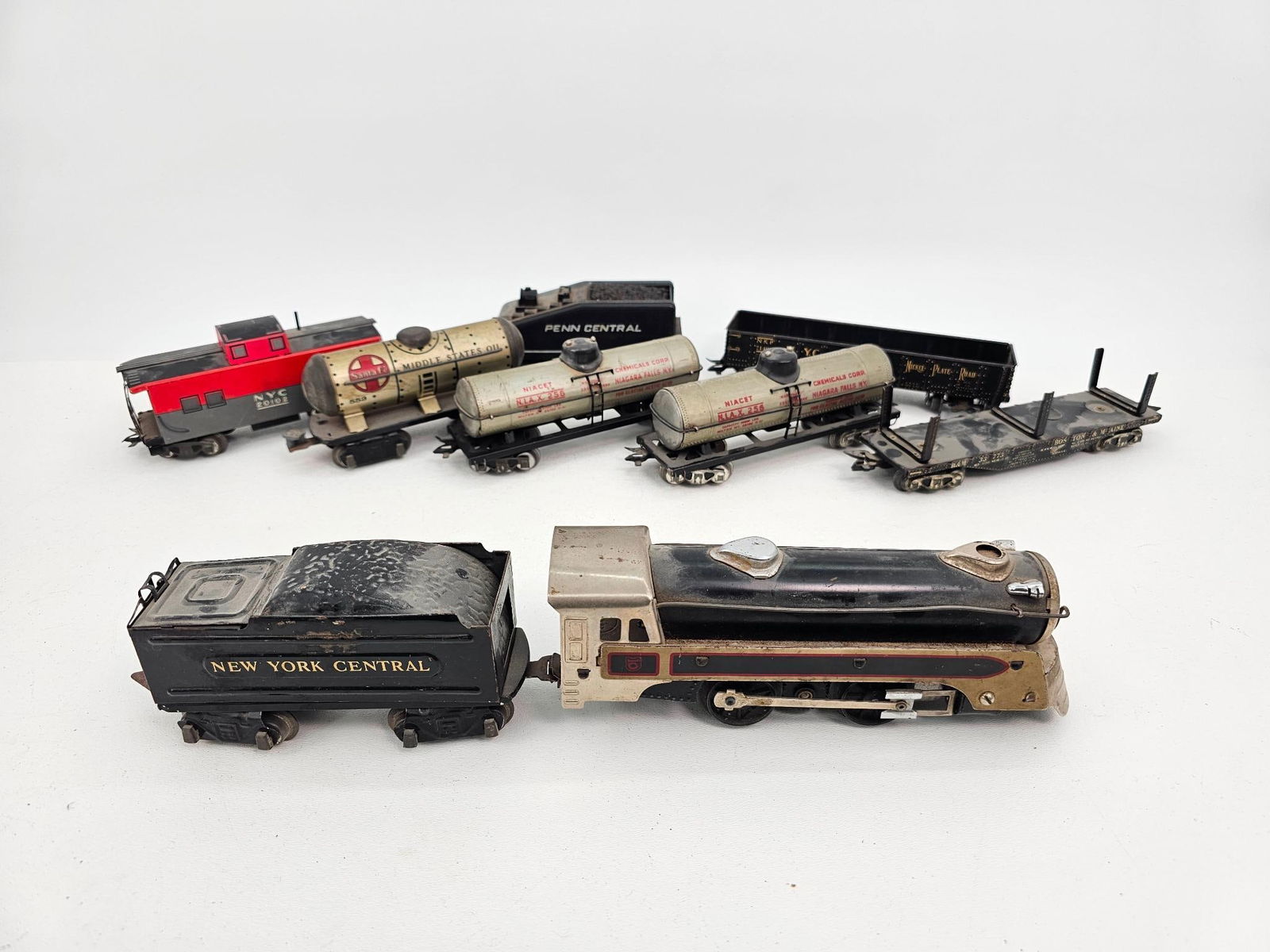 9pc Pre-War Marx Train Set w/ Engine (1 of 10)