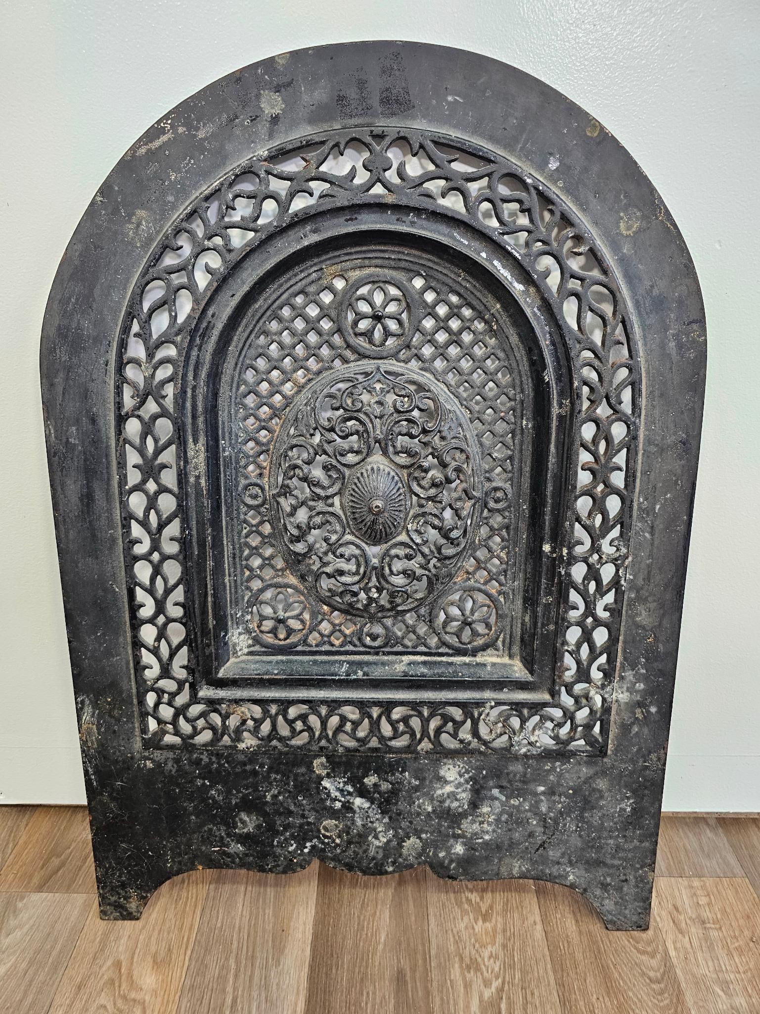 Victorian Decorative Cast Iron Fireplace Insert (1 of 5)