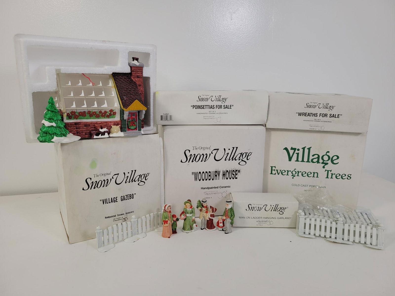 9pc Lot of Vintage Dept 56 Christmas Village - #4 (1 of 5)