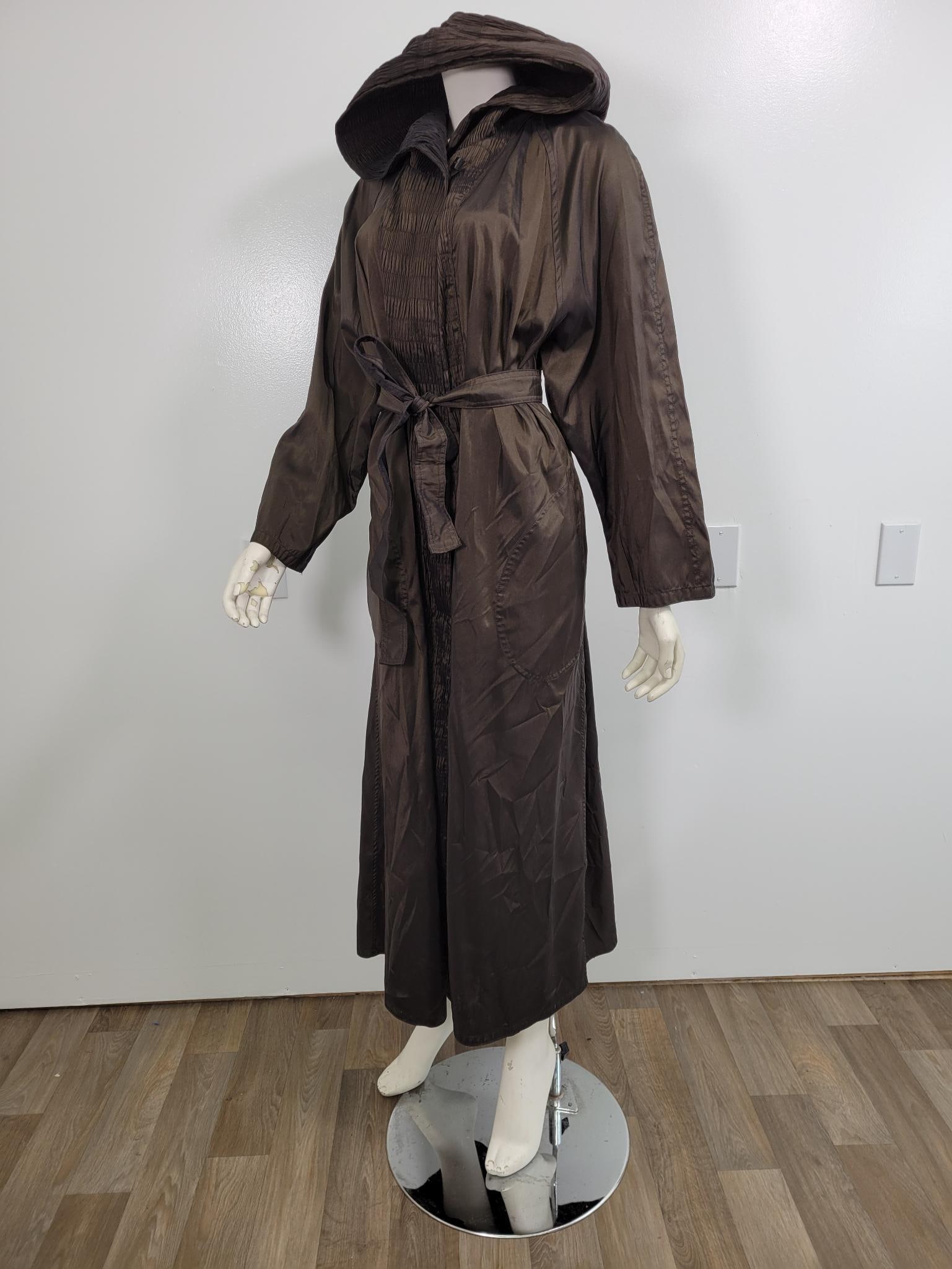Interesting Opera Coat With Dramatic Hood: Description: Interesting opera coat with dramatic hood. No label. Button fasteners on collar and belt (see photos) no rips or stains Measurements: One Size
