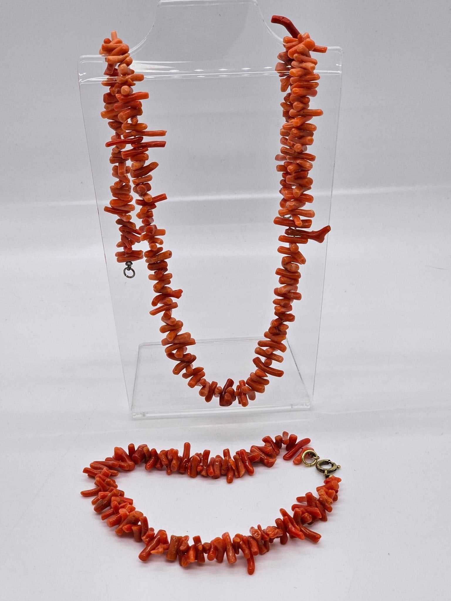 Natural Branch Coral Necklace & Bracelet Set: Th necklace and bracelet are both in a matching style and made of branch coral. Both appear vintage in age. Necklace is 17" long, bracelet is 9" long