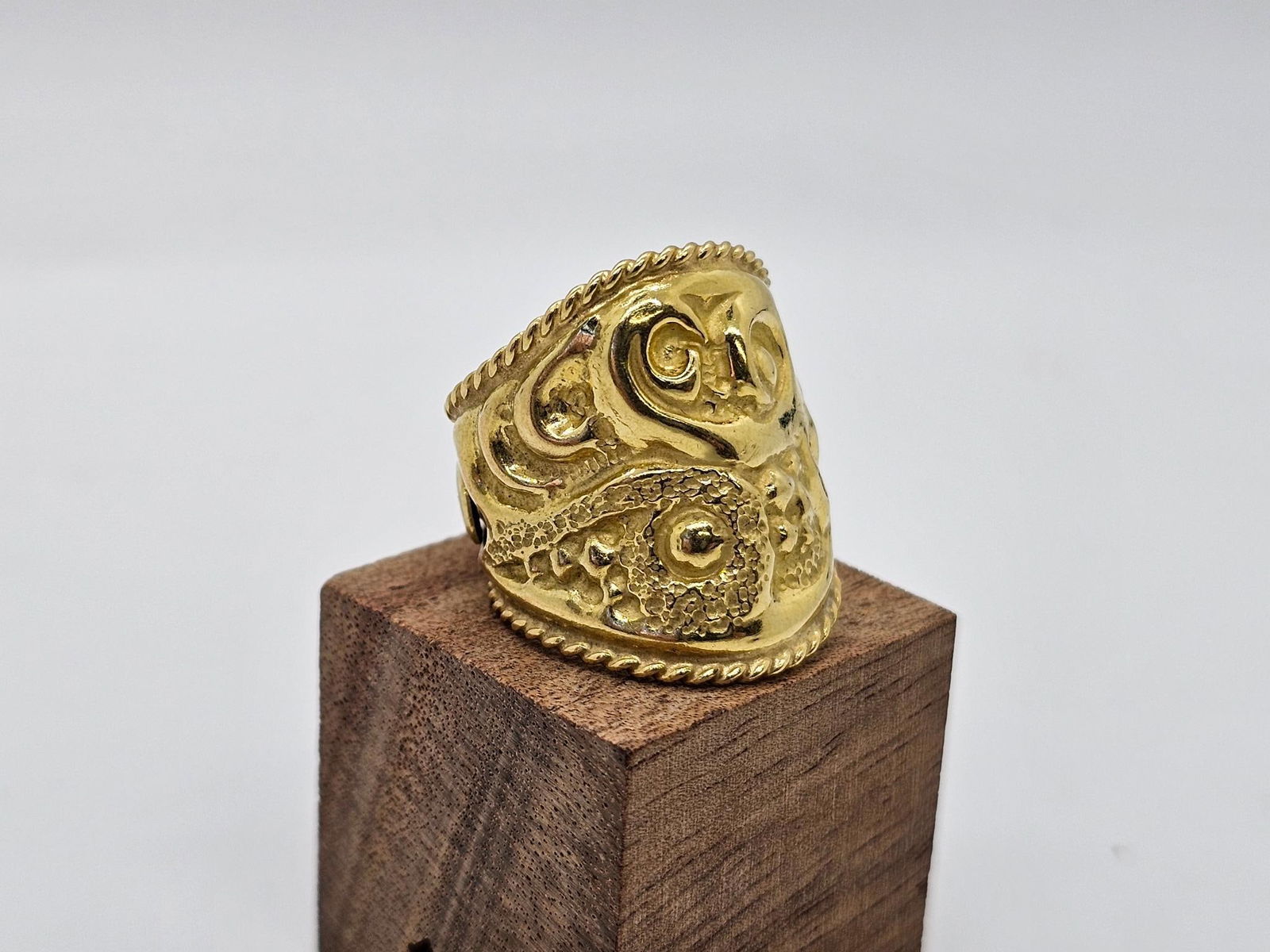 Italian 18k Gold Repousse Ring by "Raffa" (1 of 8)