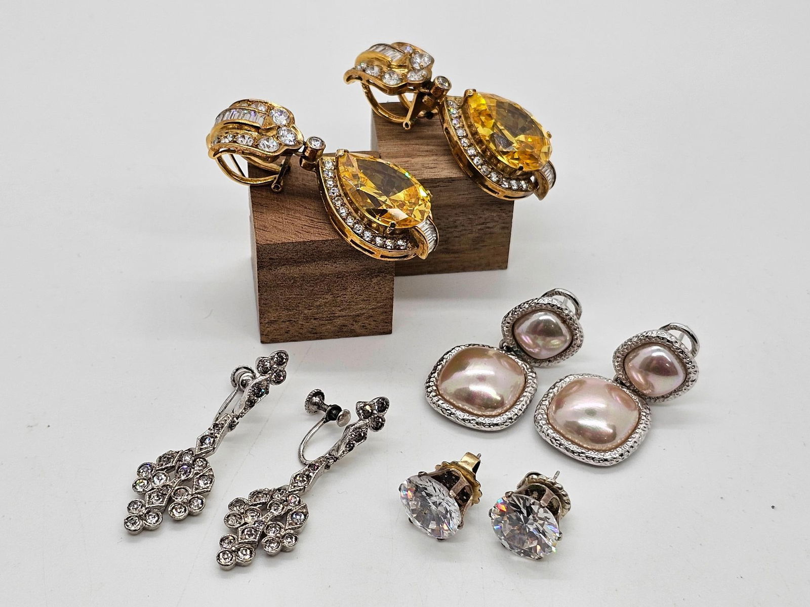 4 Pairs of Sterling Silver Stud Earrings (1 of 12)