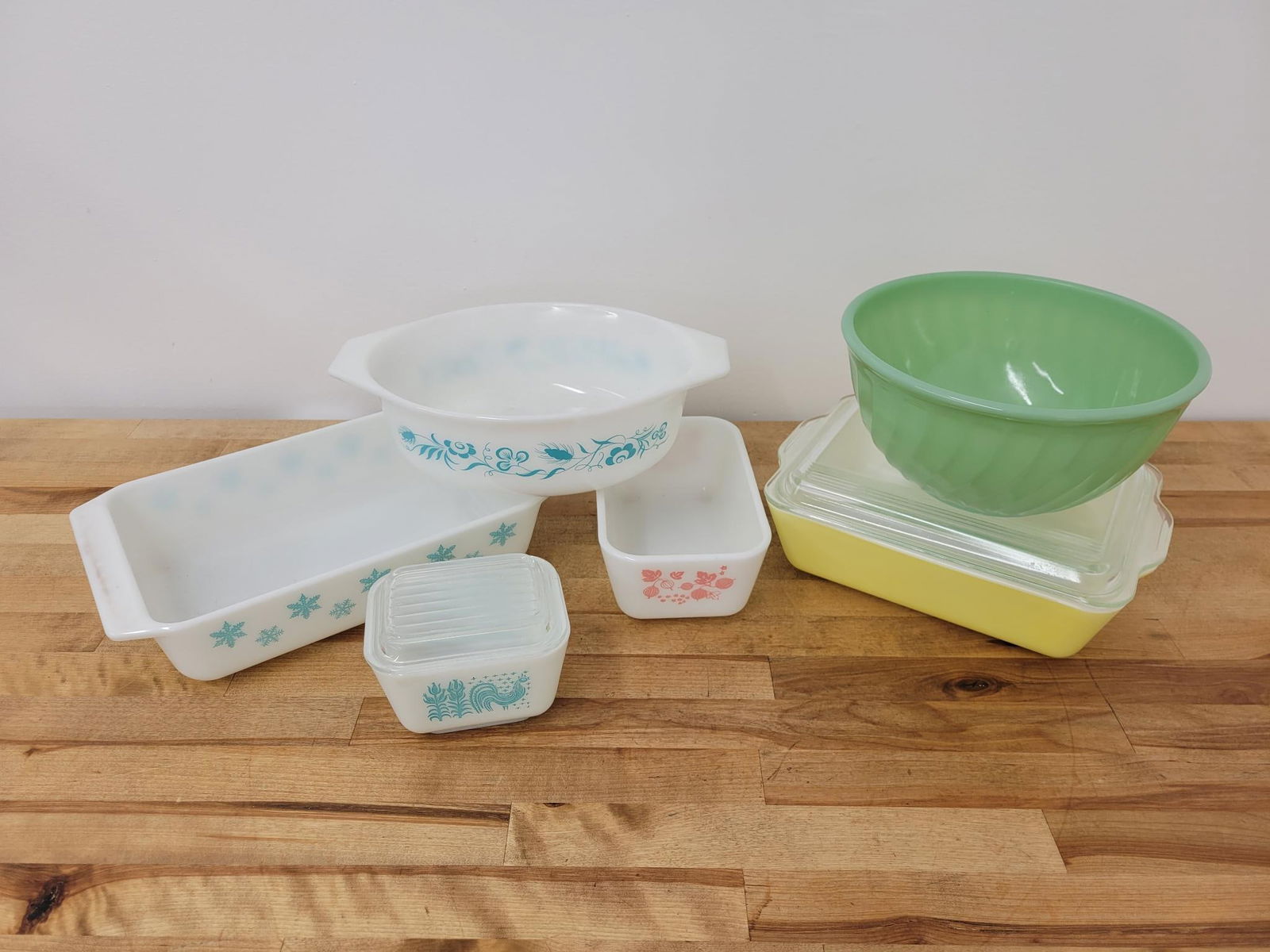 Assortment of Vintage Pyrex Glassware (1 of 20)
