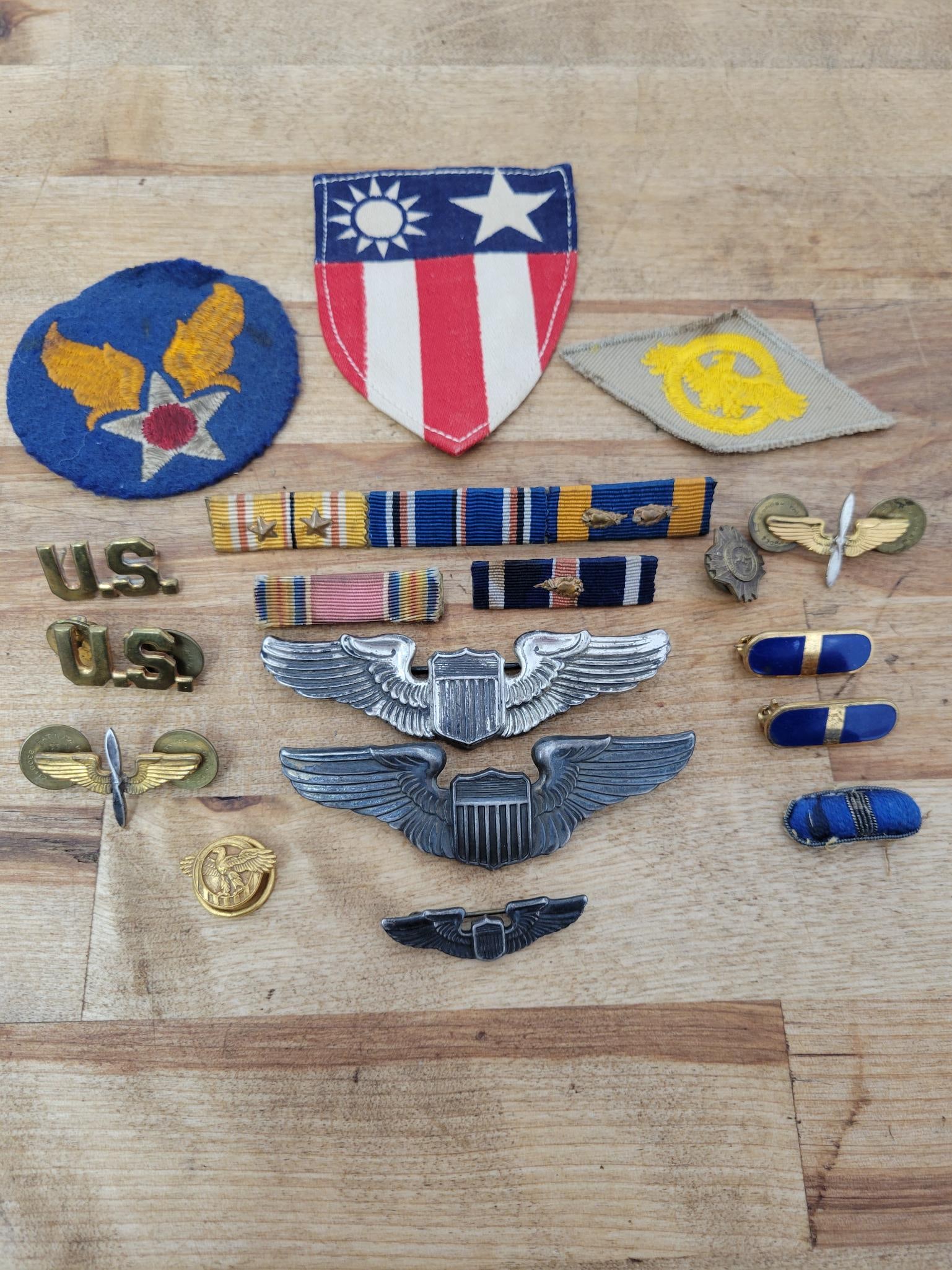 Lot of WWII Era Military Insignia Patches & Bars (1 of 9)