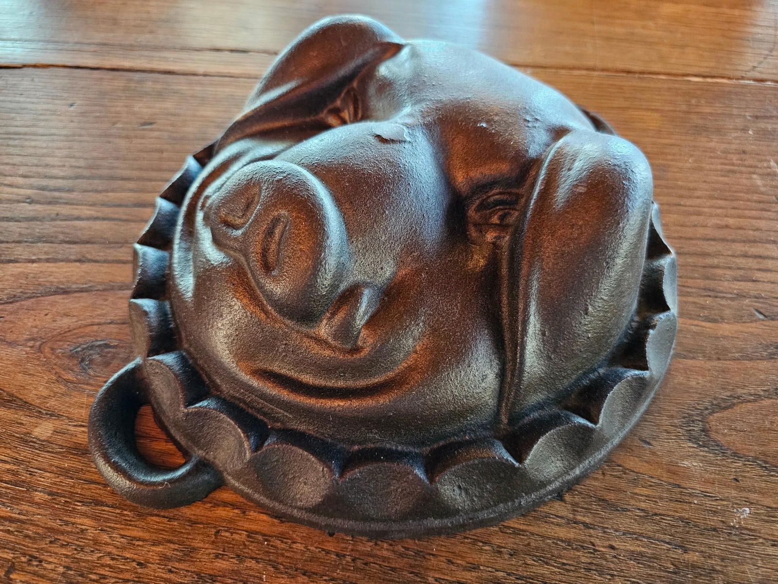 Vintage Cast Iron Pig / Boar Head Mold (1 of 8)