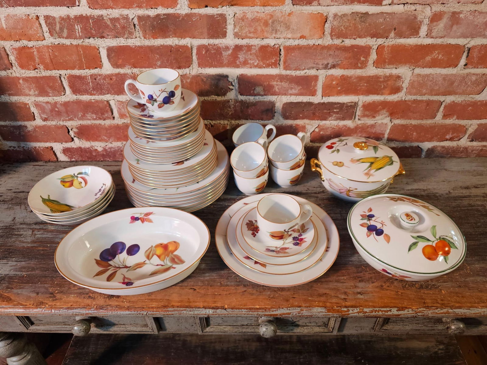 Royal Worchester Evesham China Set - Service for 8 (1 of 16)