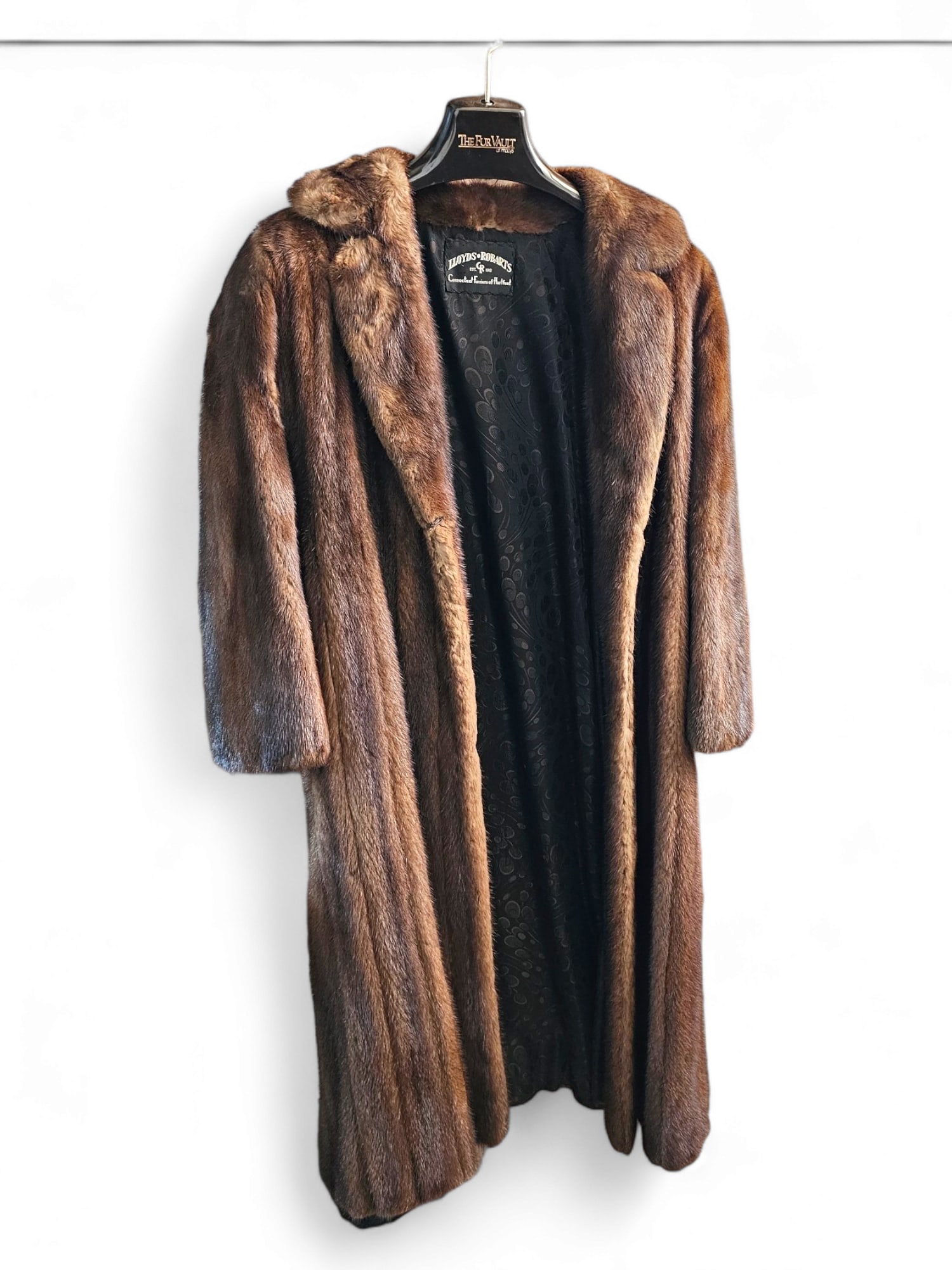 Vintage Demi Buff Mink Fur Coat: This mink fur coat is in wonderful original vintage condition having been very well taken care of. Labeled by Lloyds & Robarts, roughly a size 10Fee for Transport back to Oakville Gallery: $25