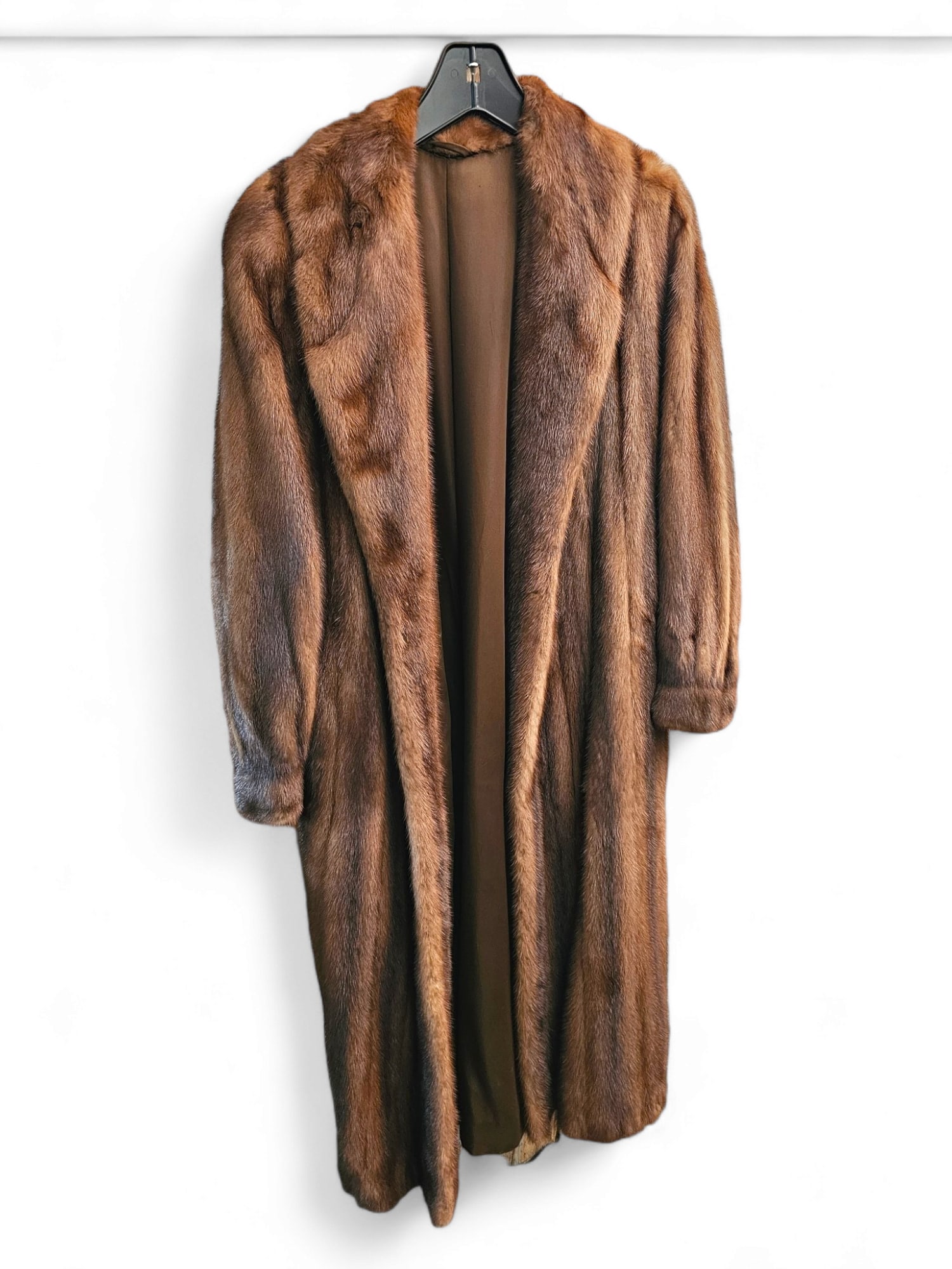 Vintage Demi Buff Mink Fur Coat: This mink fur coat is in wonderful original vintage condition having been very well taken care of. Unlabeled, size 10Fee for Transport back to Oakville Gallery: $25