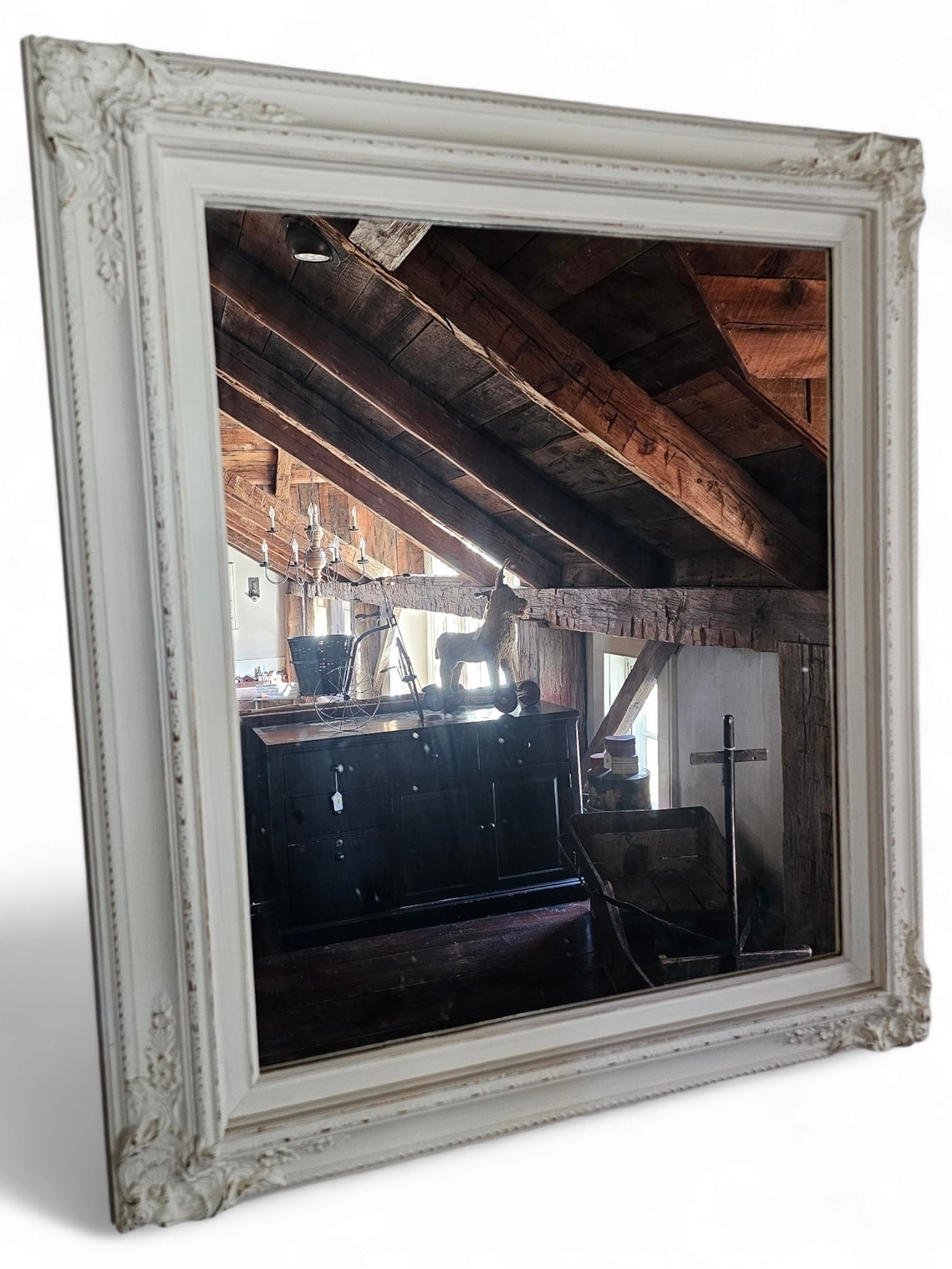 Victorian White Painted Hall Mirror: The mirror appears antique in age with a decorative accents, looks to have been gilt wood that was painted white. See photos for lot details Measurements: 27"W x 31"H Fee for Transport back to Oakvill