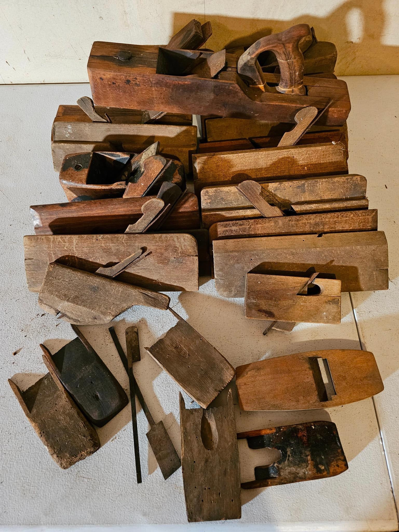 26 pc Grouping of Antique Wood Planes (1 of 4)
