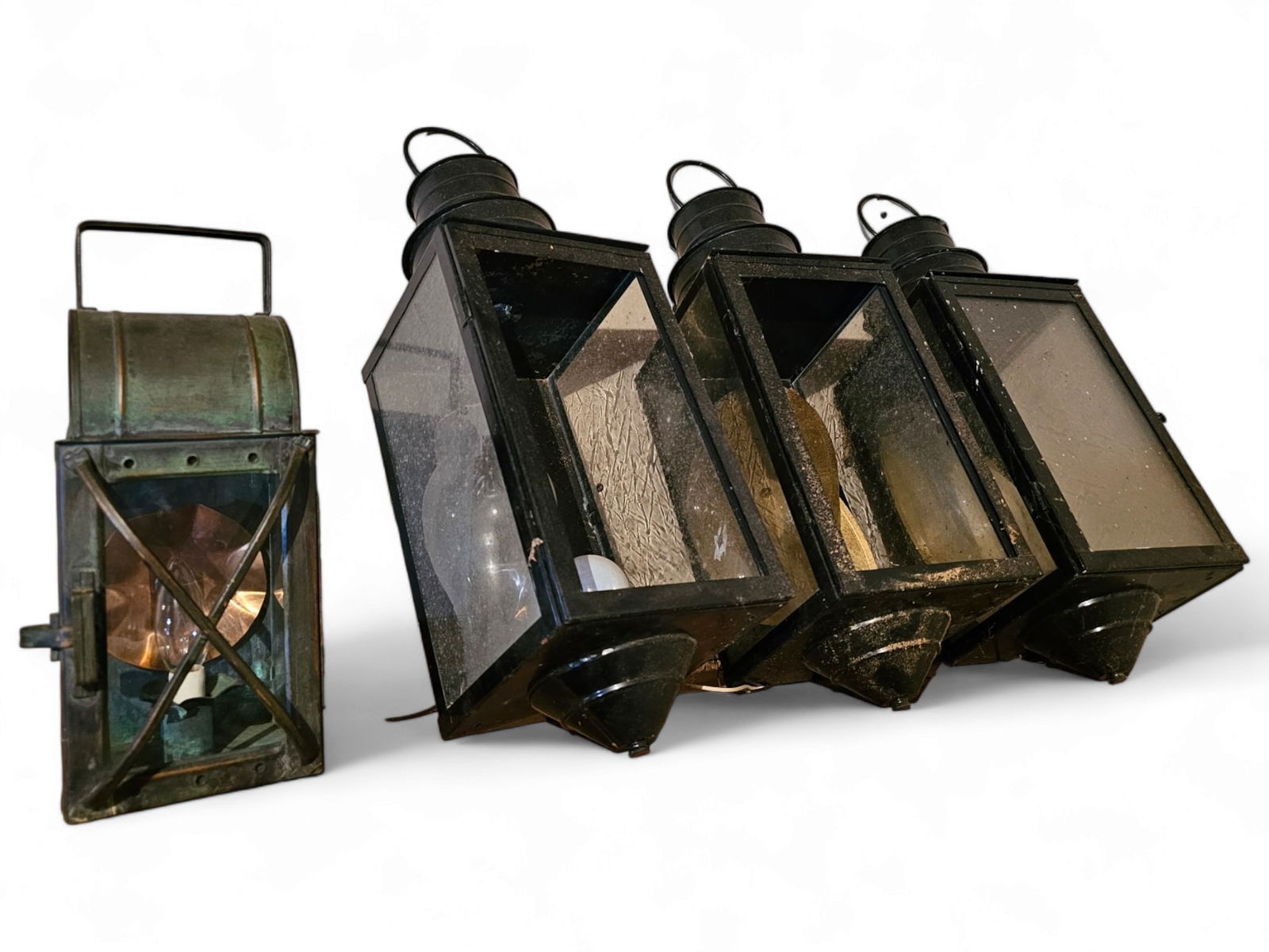 4 pc Lot of Outdoor Wall Sconce Lamps (1 of 5)