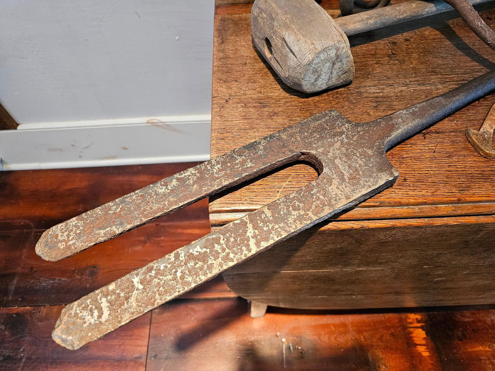 Lot of Primitive Antiques: This lot includes a small grouping of primitive antiques as seen in the photos, see lot photos for details, contents and conditions. Fee for Transport back to Oakville Gallery: $25