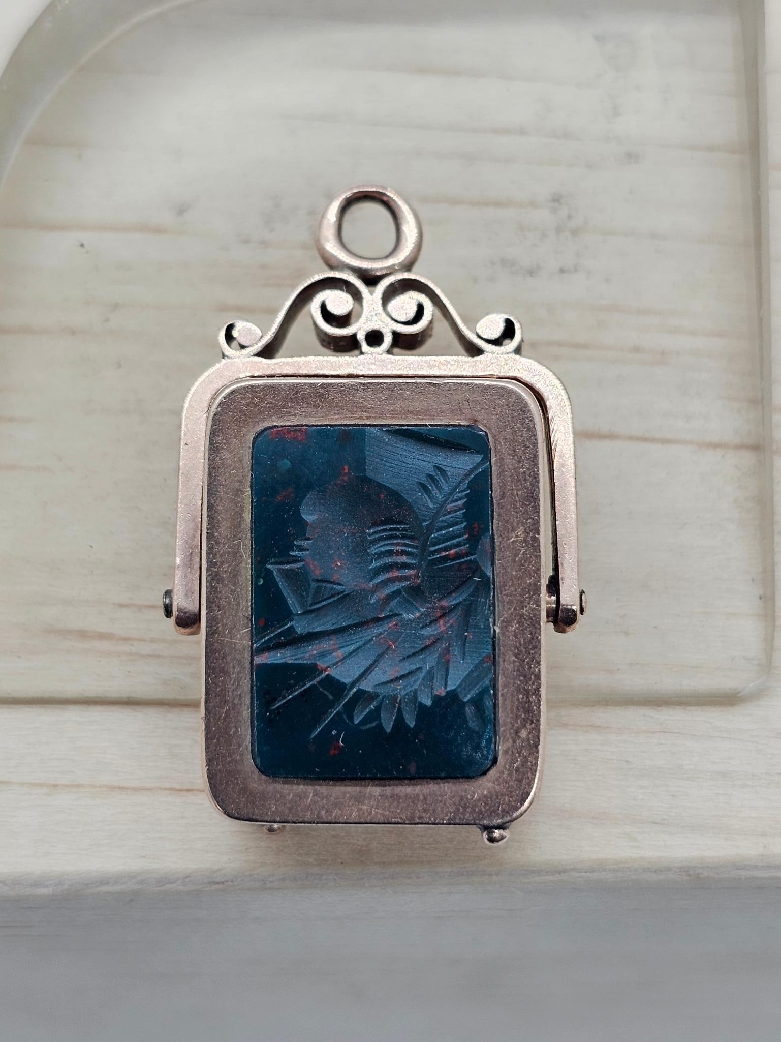 10K Yellow Gold Cameo Locket Pendant: This lot includes an antiqe 10K gold locket with a carved cameo stone on the front face, the cameo has been reglued into place upside down. But otherwise the locket is in good antique condition with e